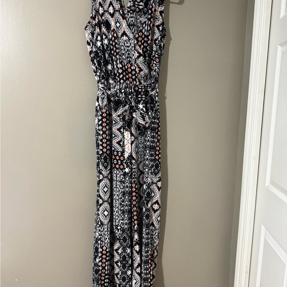 BeBop Black and White Jumpsuit Chic and Versatile - Picture 1 of 7